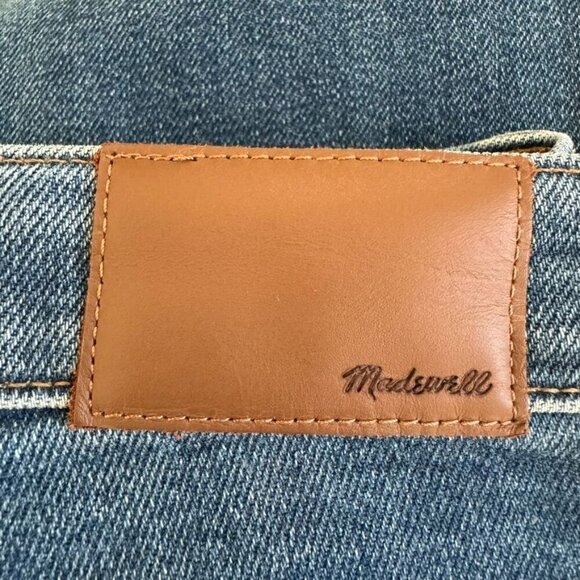 Madewell Mid-Rise Classic Straight Jeans in Carsondale Wash 25 Tall - Picture 4 of 11